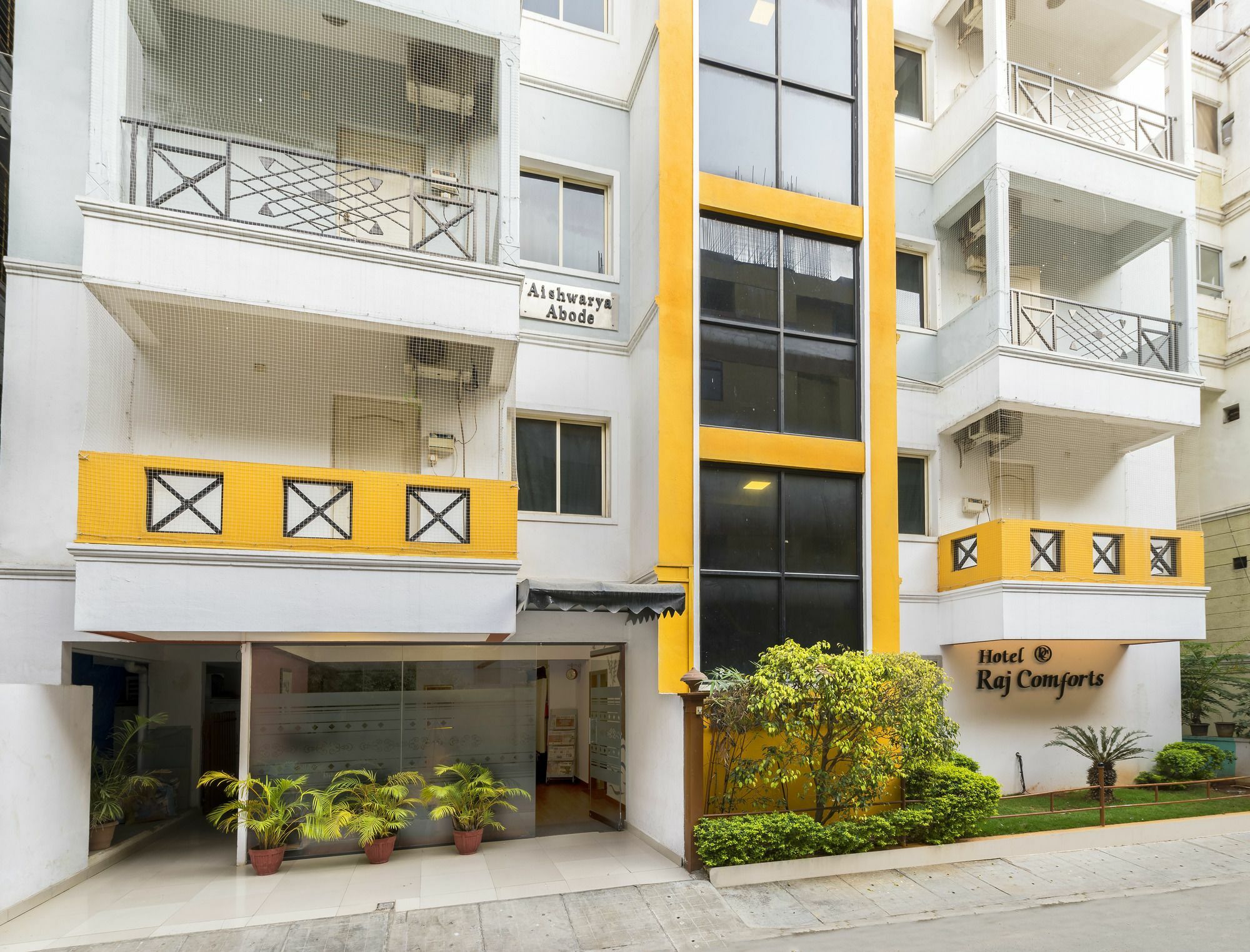 Hotel Raj Comforts -Golf View Bangalore Bagian luar foto